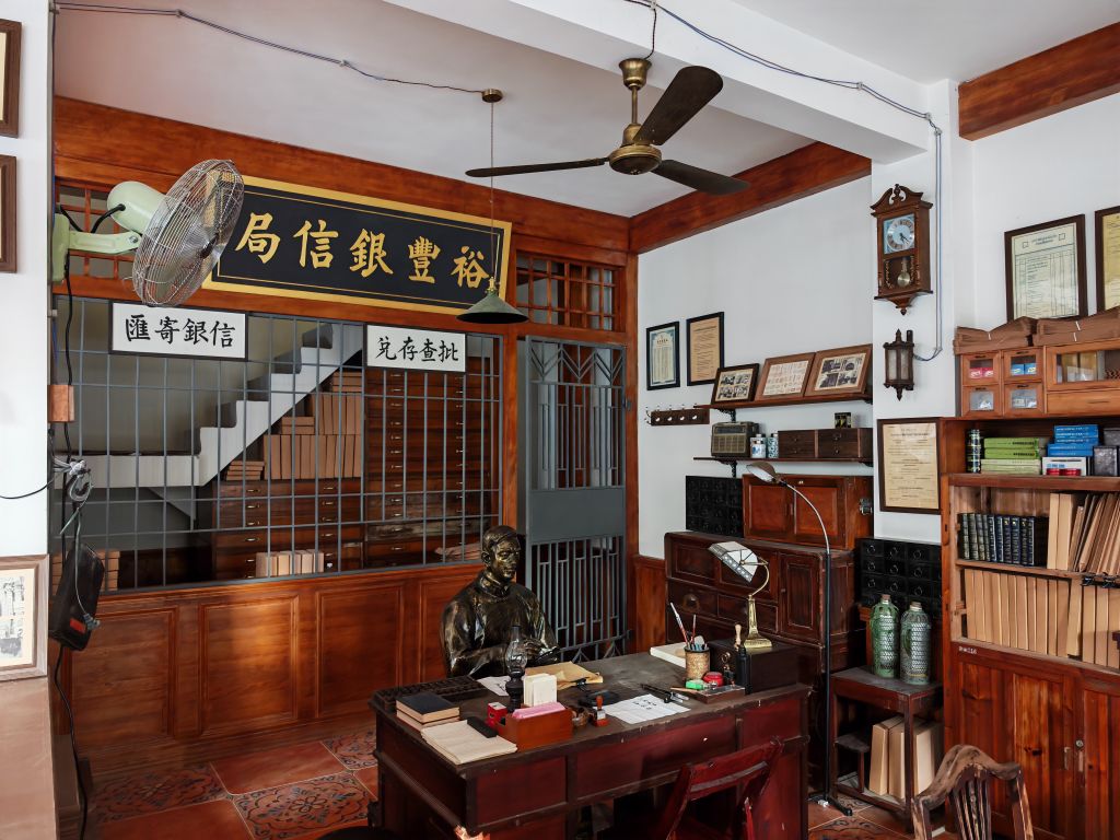 这是8月6日拍摄的汕头小公园内按照历史场景打造的银信局。新华社记者 詹奕嘉 摄